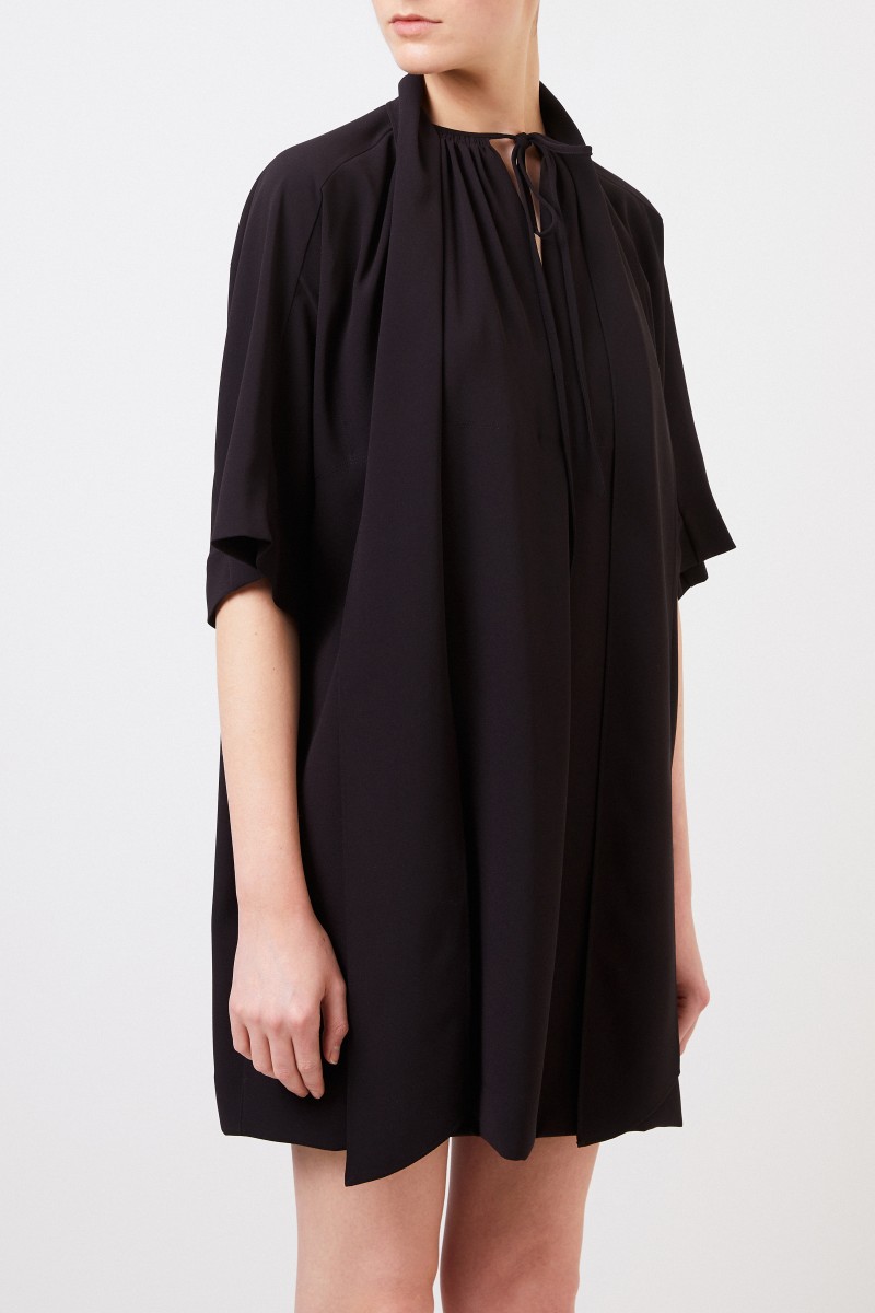 Kurzes Kleid mit Schluppendetail Schwarz