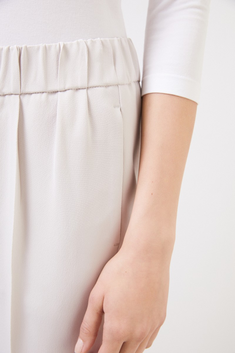 Brunello Cucinelli Seiden-Bundfaltenhose Crème
