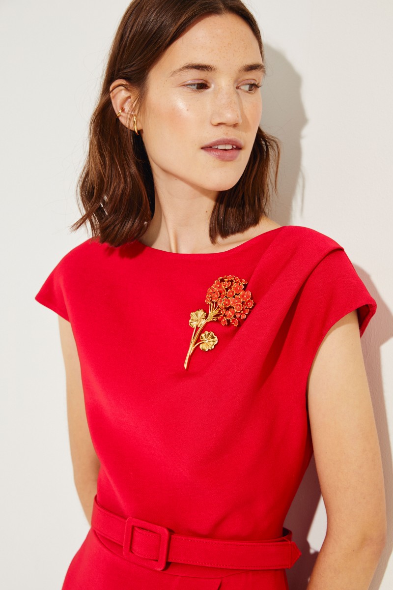 Seidenwollkreppkleid mit Brosche Rot