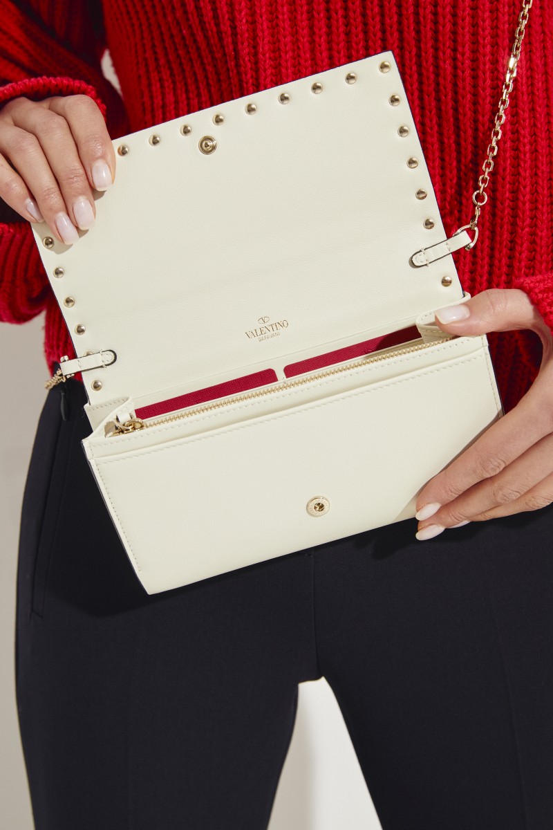 Schultertasche 'Rockstud Wallet' Crèmeweiß