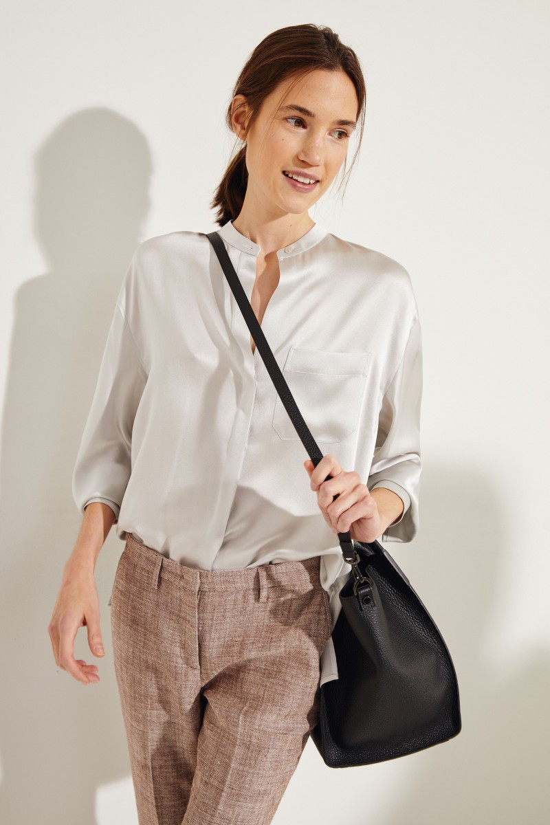 Leder-Handtasche 'Viola' mit perlenverzierter Lasche Schwarz