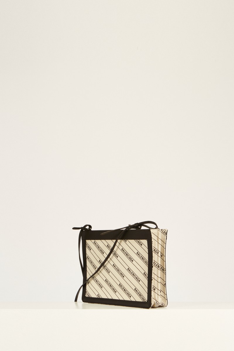 Umhängetasche 'Pouchette AJ' mit Logo Beige/Schwarz