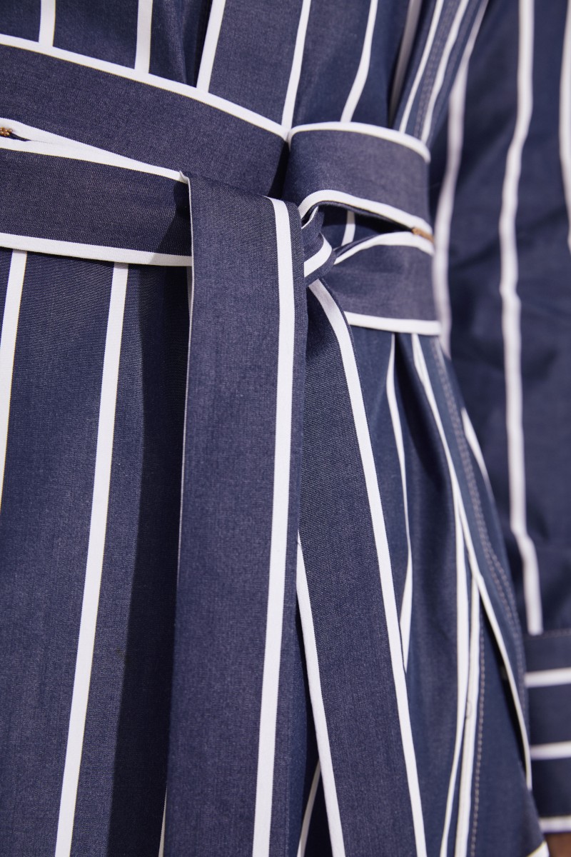 Gestreiftes Baumwoll-Kleid mit Gürtel Blau/Weiß