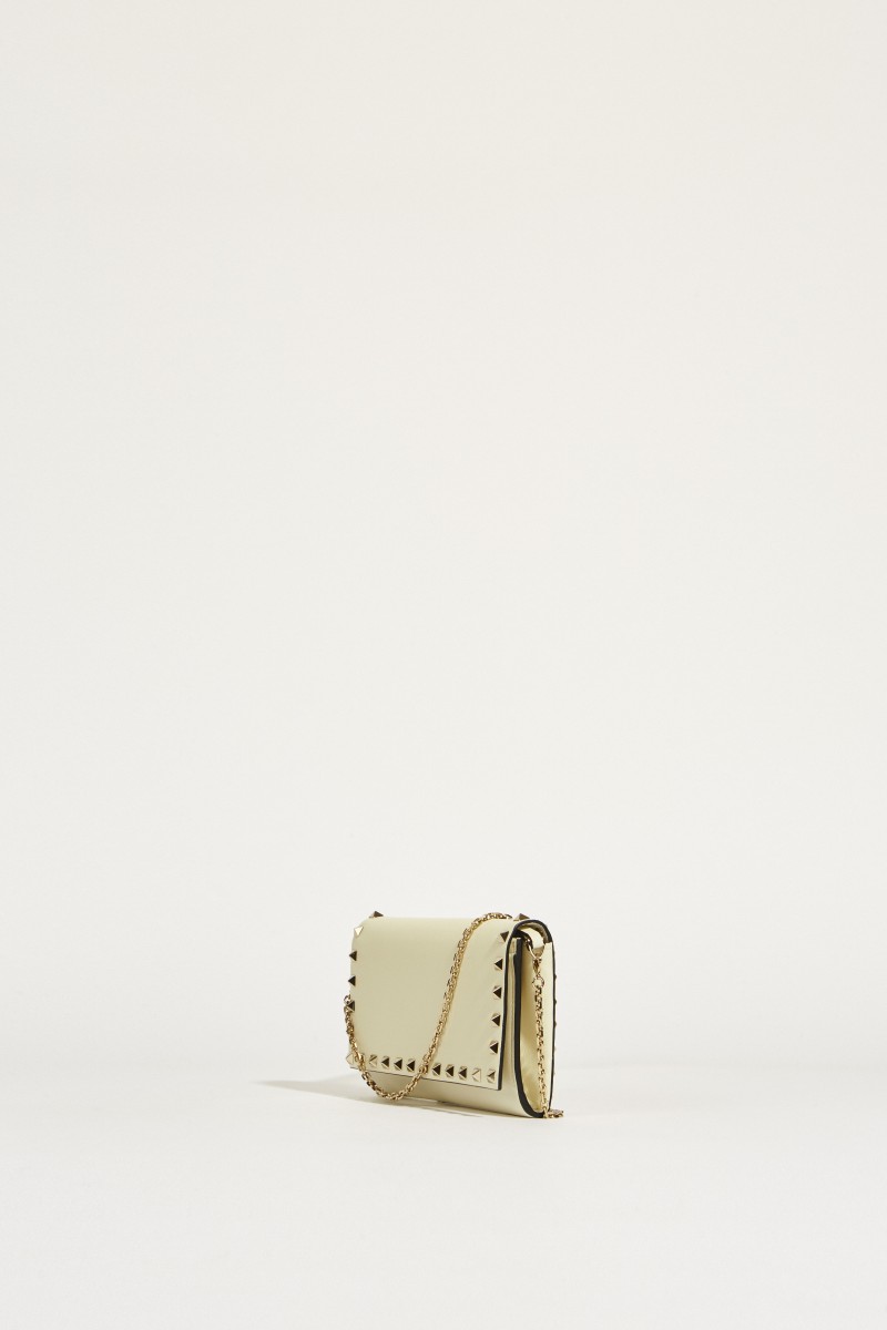 Schultertasche 'Rockstud Wallet' Crèmeweiß