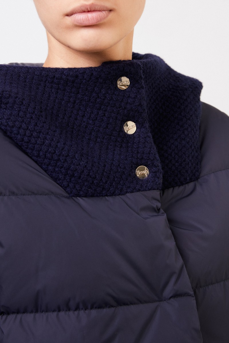 Herno Daunenmantel mit Strickdetails und Kapuze Marineblau