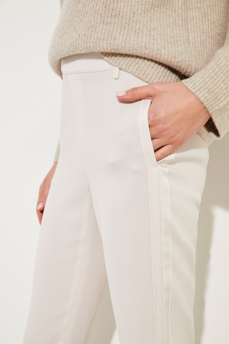 Hose mit seitlichen Streifen Beige