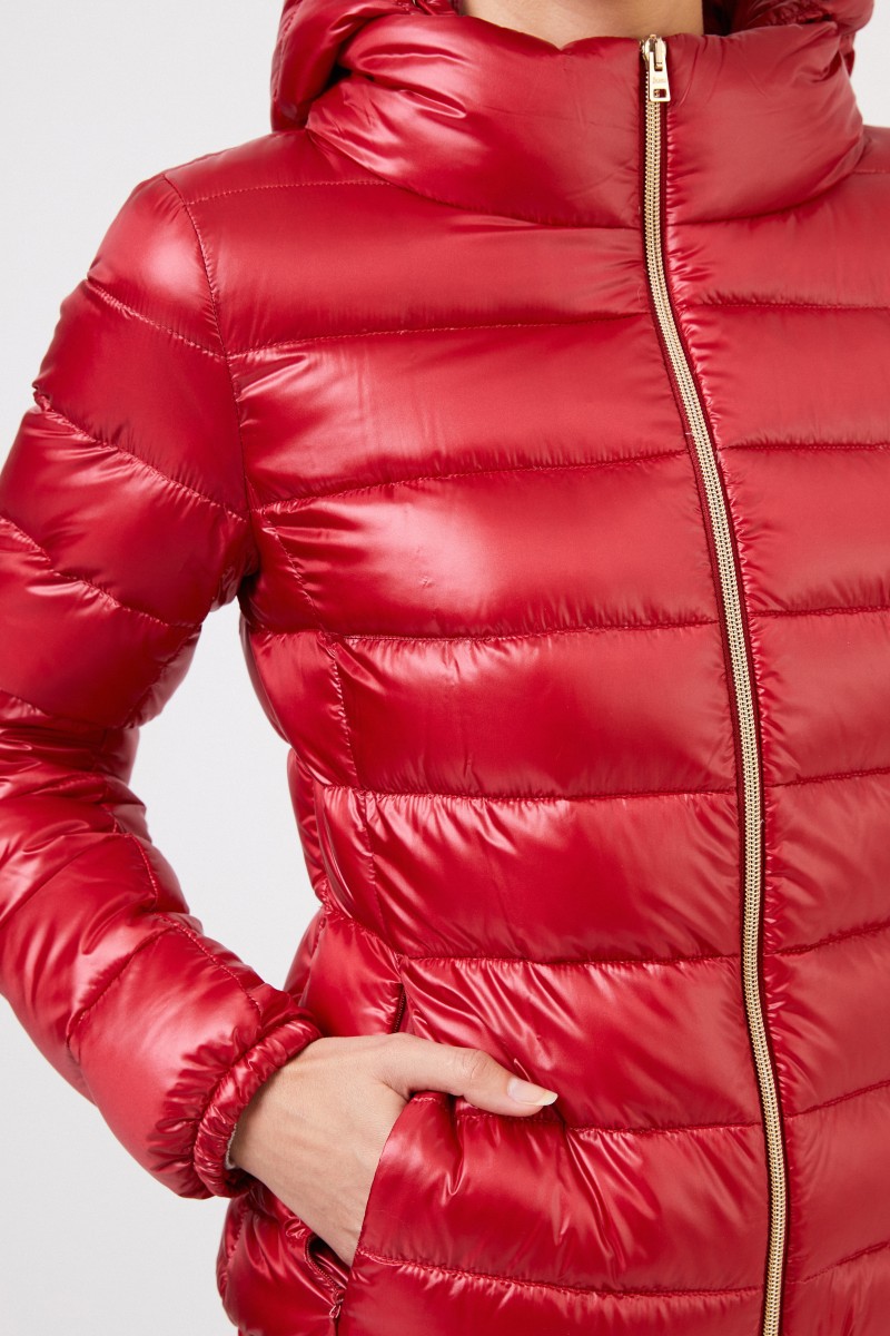 Kurze Daunenjacke mit Kapuze Rot