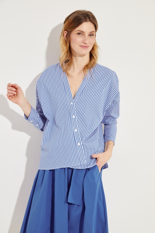 Bluse mit diagonaler Knopfleiste Blau/Weiß