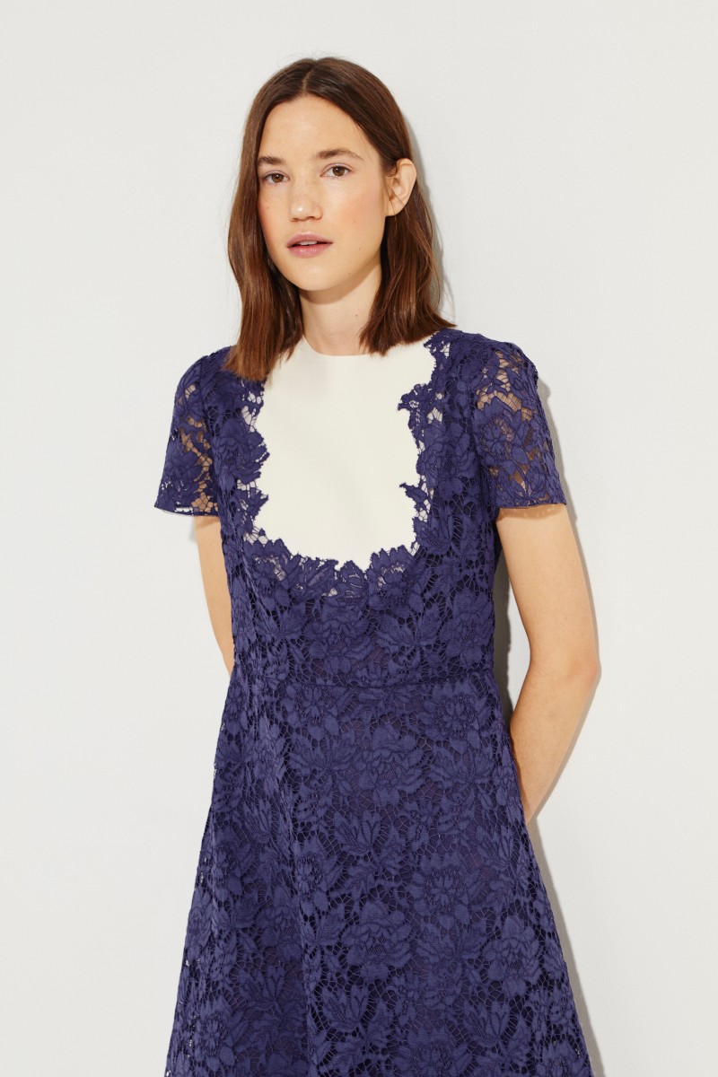Kurzes Spitzenkleid Blau/Créme