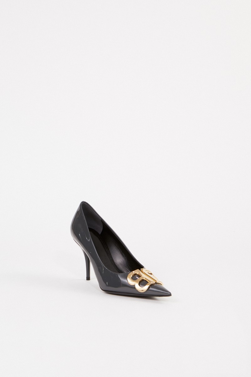 Balenciaga Spitzer Lackleder-Pump mit Logo Grau