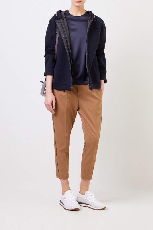 Brunello Cucinelli Seiden-Top mit Perlenverzierung Marineblau