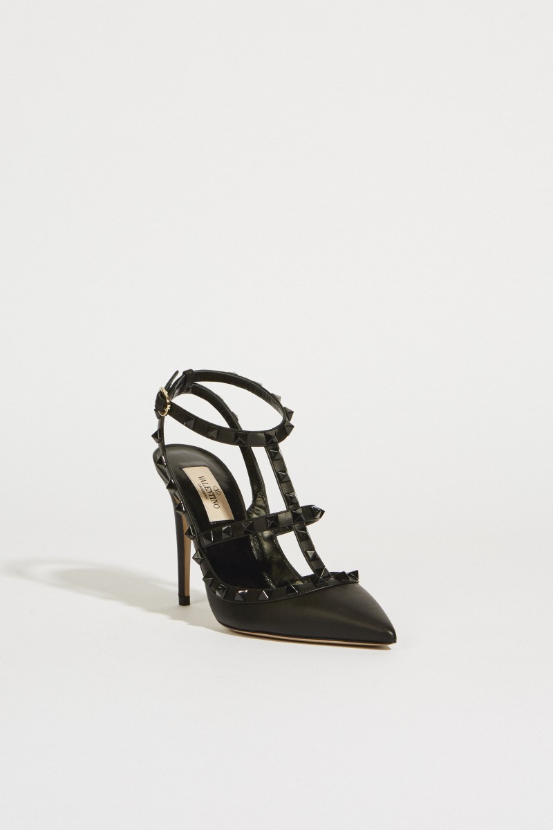 Spitzer Pump mit Nietendetails Schwarz