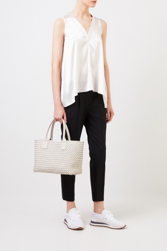 Brunello Cucinelli Seidentop mit V-Neck Vanille