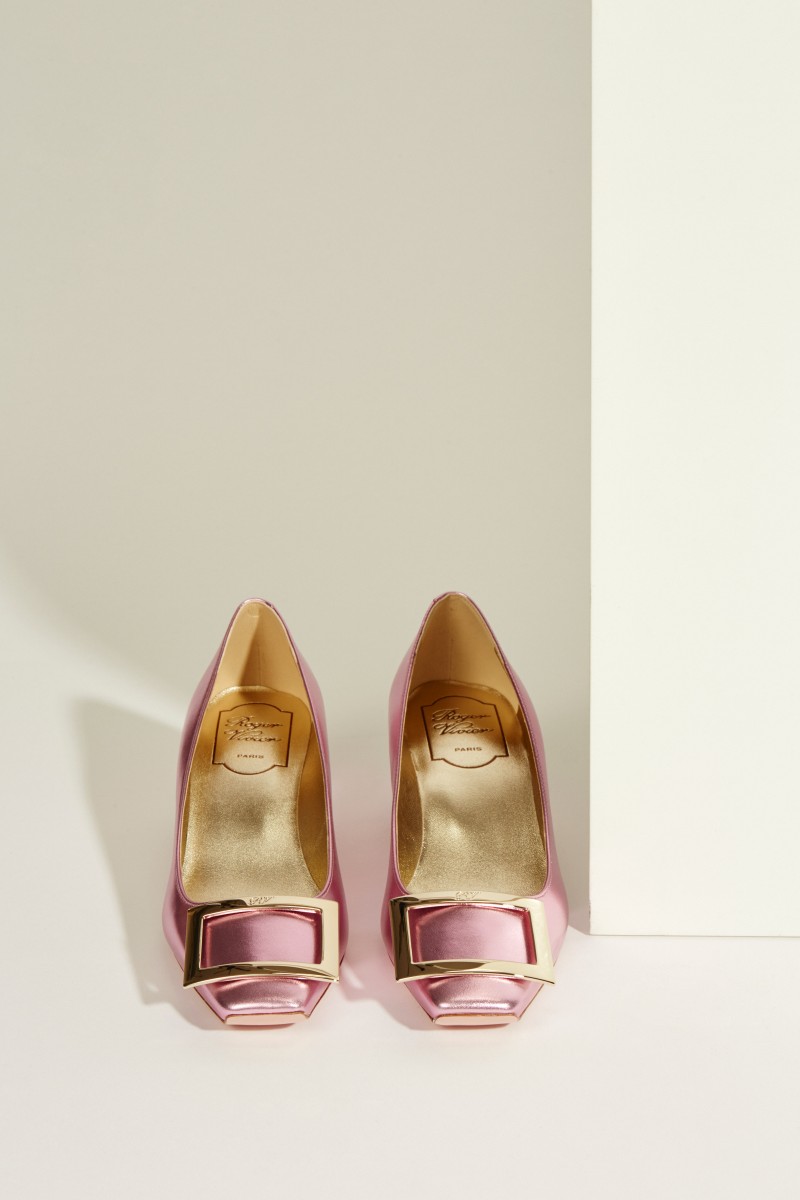 Leder-Pump 'Belle Vivier Trompette' mit Schnalle Rosé-Metallic