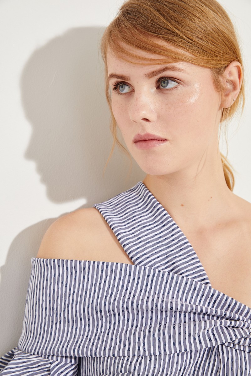 Gestreiftes Top mit Cut-Outs Blau/Weiß