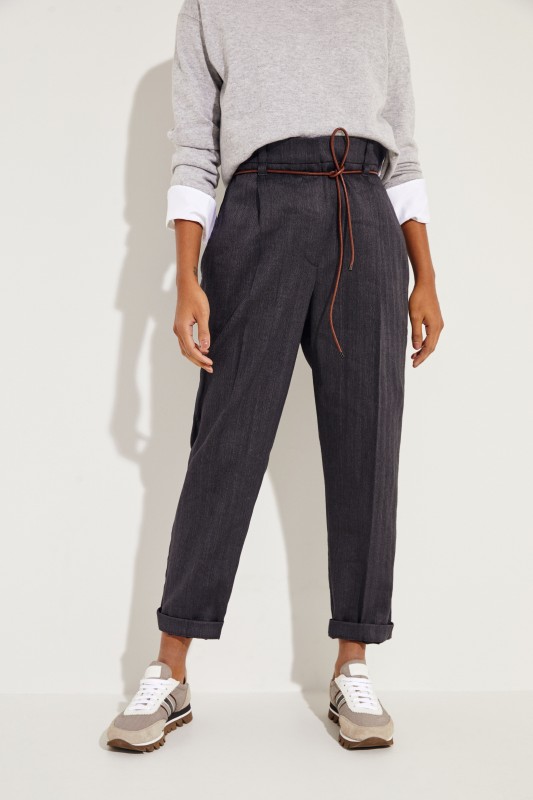 Baumwoll-Leinen-Hose mit Ledergürtel Grau
