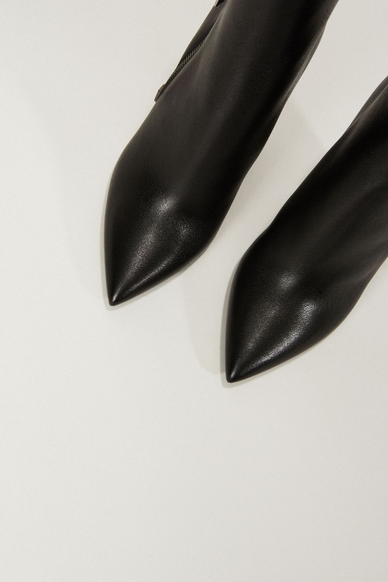 Asymmetrische Stiefelette Schwarz
