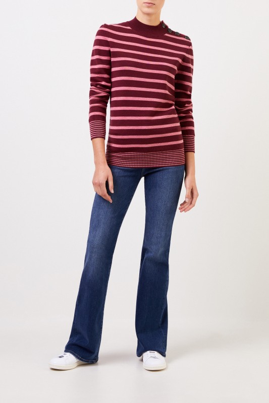 Stella McCartney Gestreifter Woll-Pullover mit Knopf-Detail Burgundy/Pink