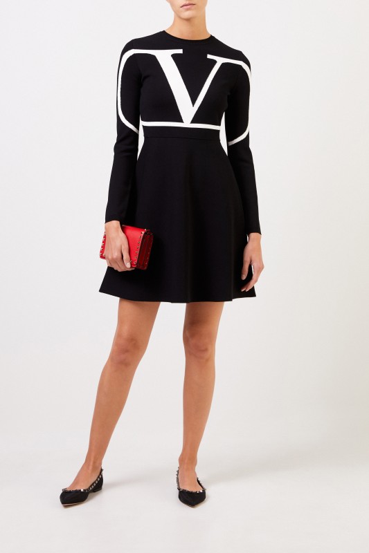 Strickkleid mit 'V' Schwarz/Weiß