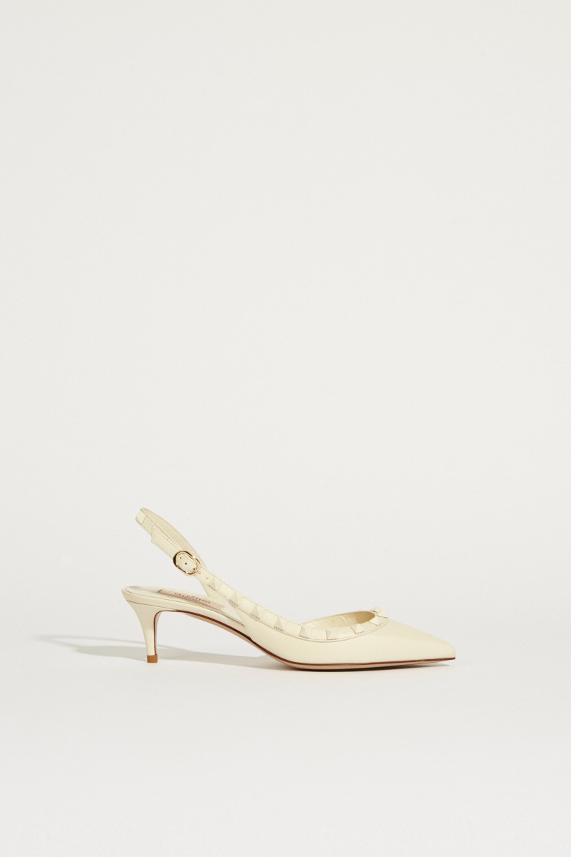 Slingback-Pump mit Nietendetails Weiß