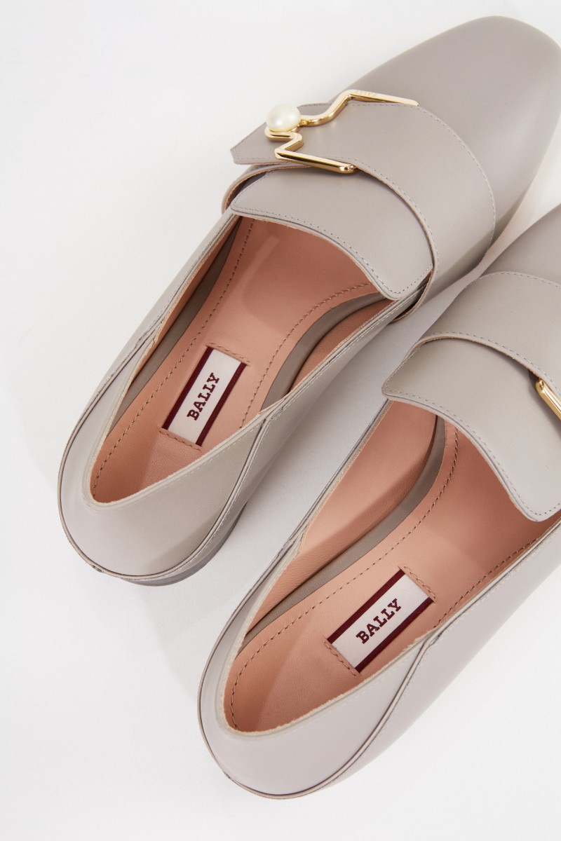 Lederloafer 'Maelle' mit Schnalle Grau