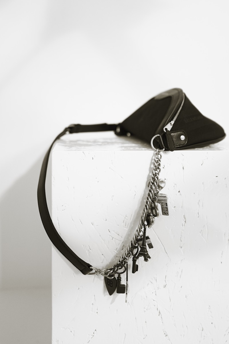 Tasche mit Souvernir-Charms Schwarz