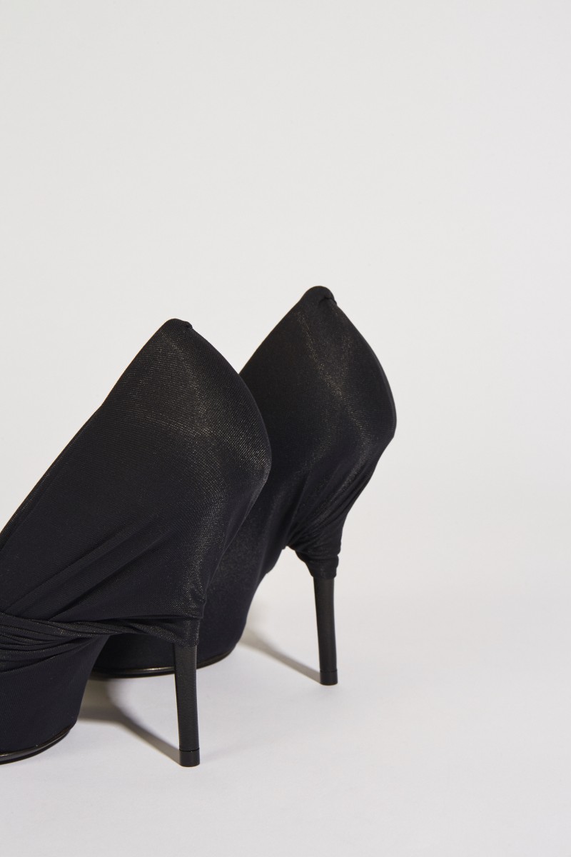 Spitzer Pump mit Netzdetails Schwarz