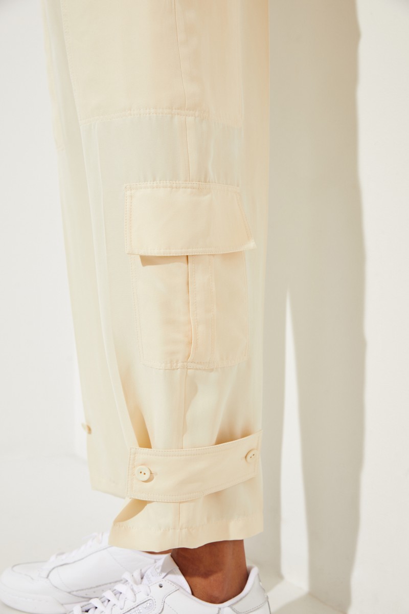 Seiden-Hose 'Ronni' mit Taschen-Details Beige