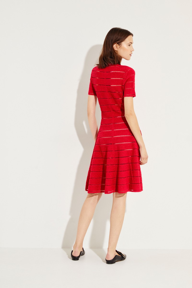Kurzes Strickkleid mit Lurexfäden Rot