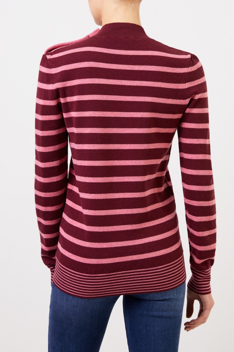 Stella McCartney Gestreifter Woll-Pullover mit Knopf-Detail Burgundy/Pink