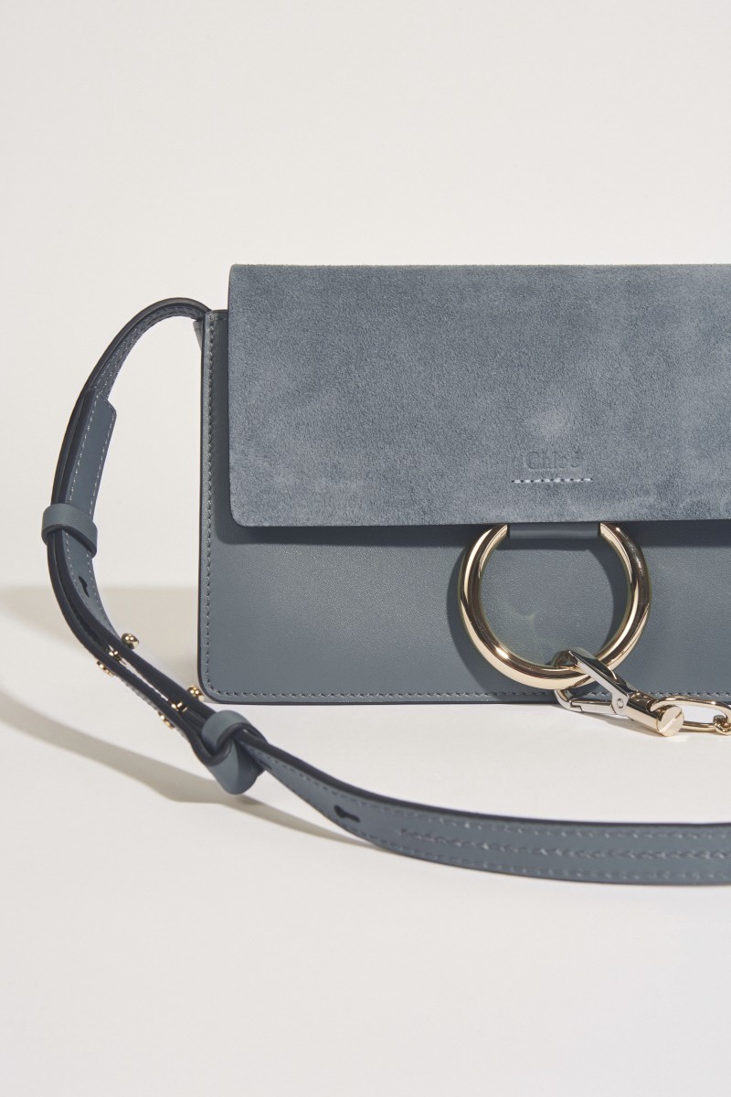 Umhängetasche 'Faye Classic Small' Cloudy Blue