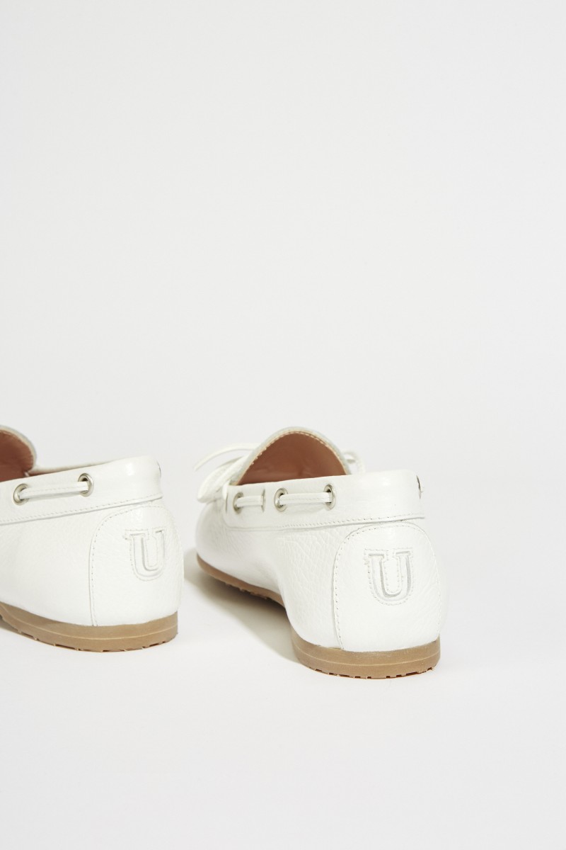 Leder-Schuh mit Schleife Weiß