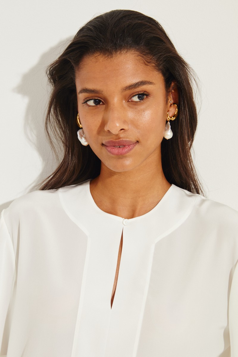 Seidenbluse mit asymmetrischem Ärmel Crème