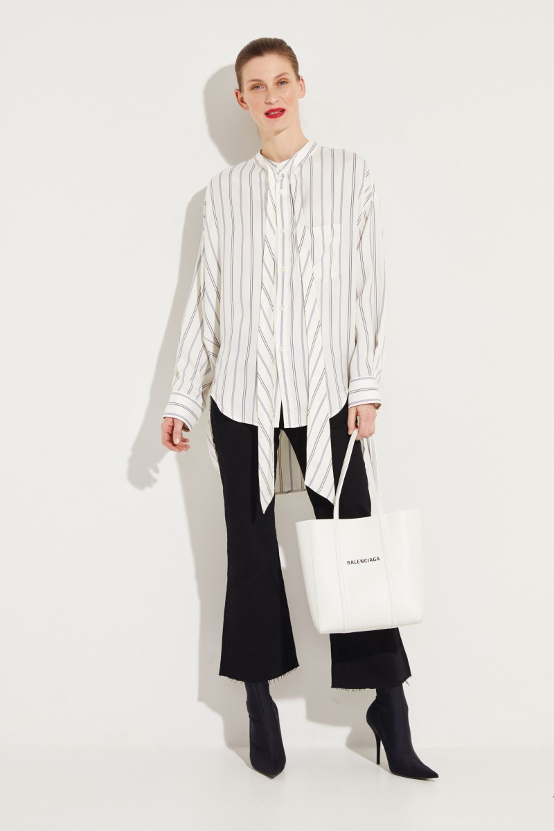 Gestreifte Oversize Seidenbluse Weiß/Blau