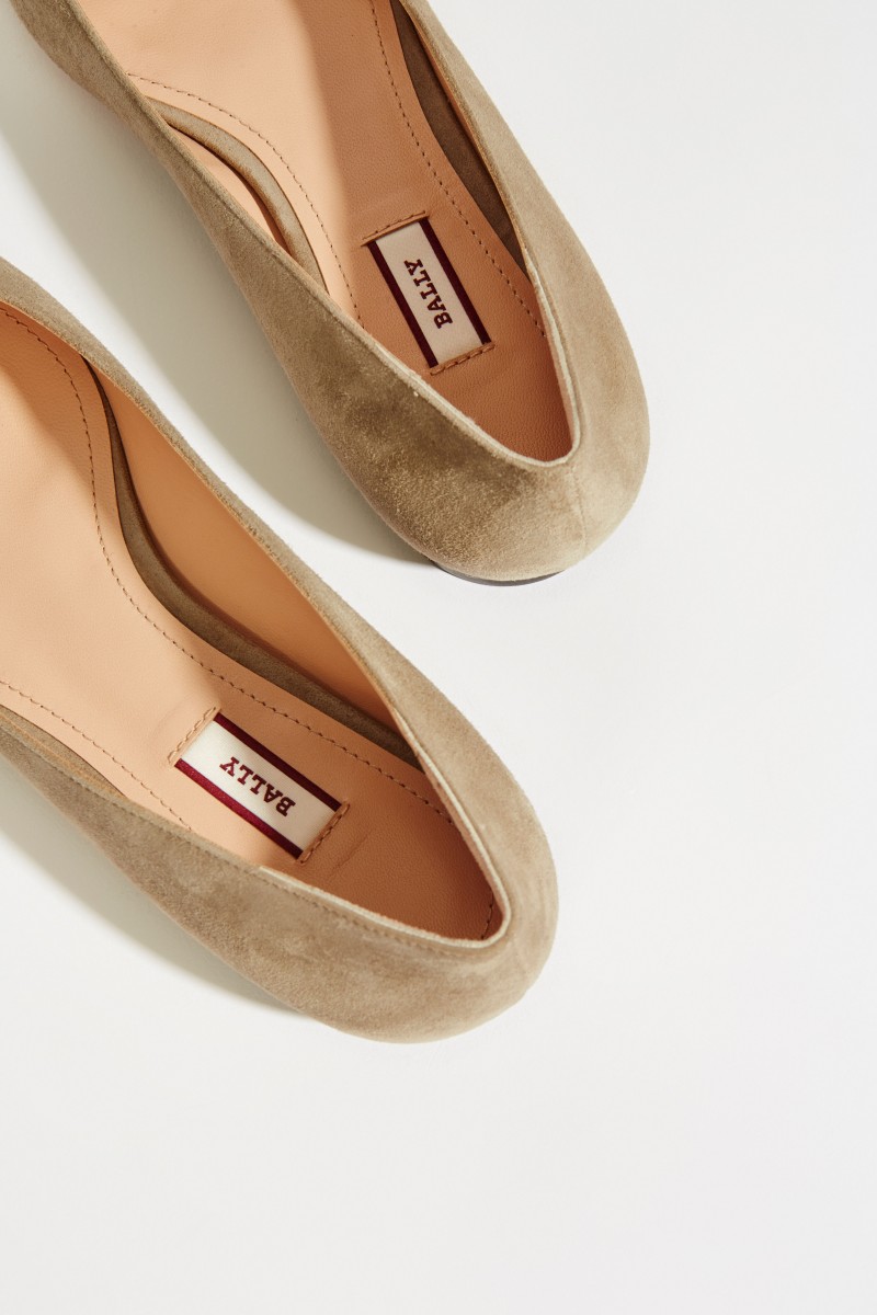 Spitzer Veloursleder-Flat 'Evonya' Taupe