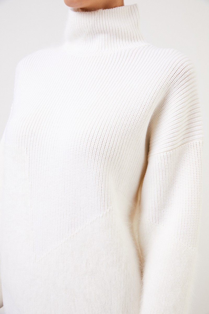 Wollpullover mit Stehkragen Crème