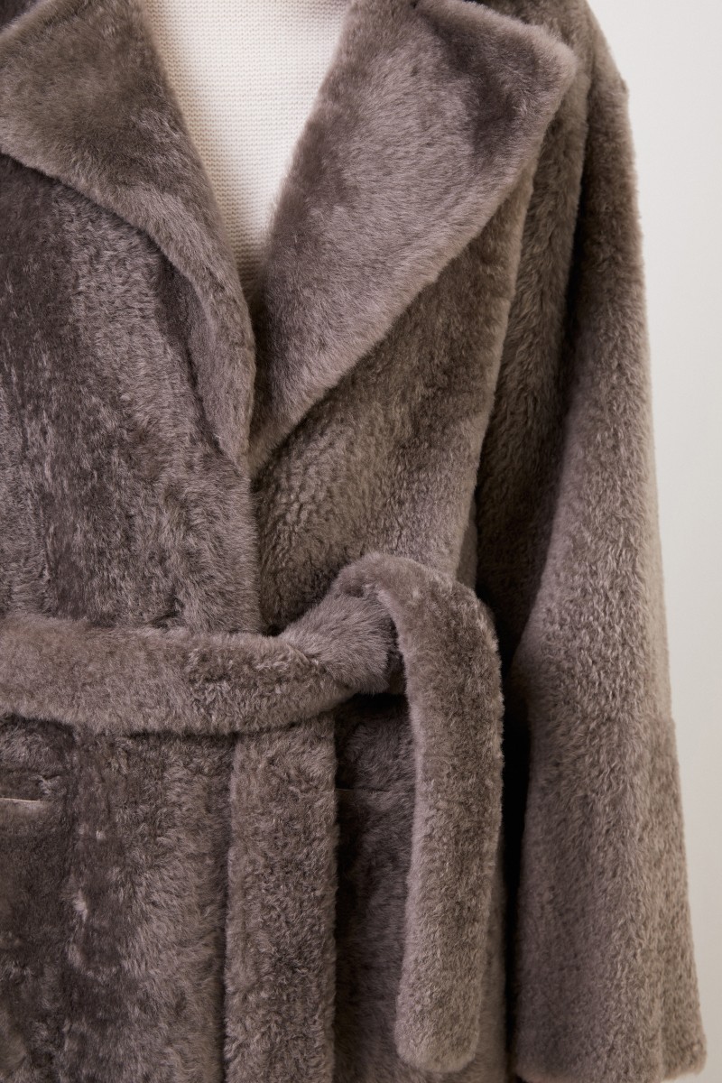 Wende-Lammfellmantel mit Gürtel Taupe