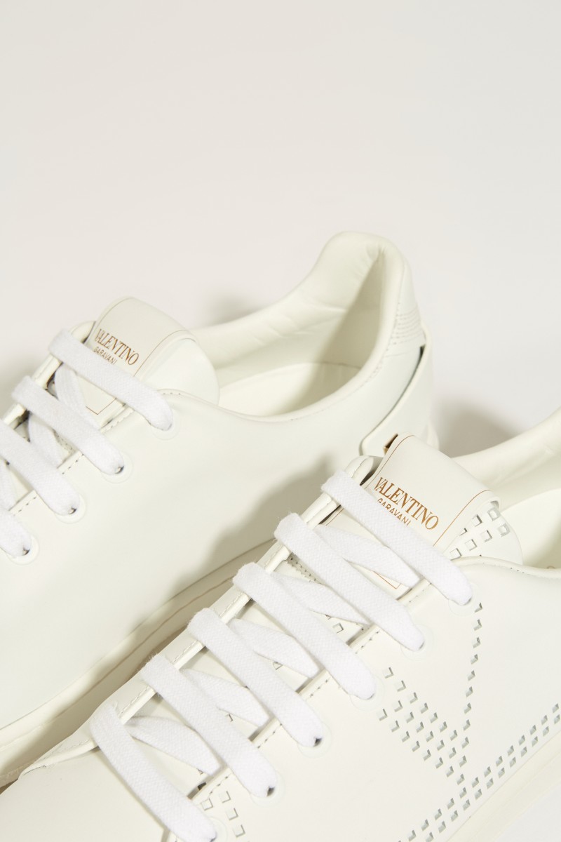 Sneaker mit Schmuckdetail Weiß