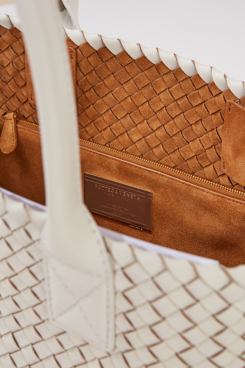 Bottega Veneta Geflochtener Leder-Shopper Weiß