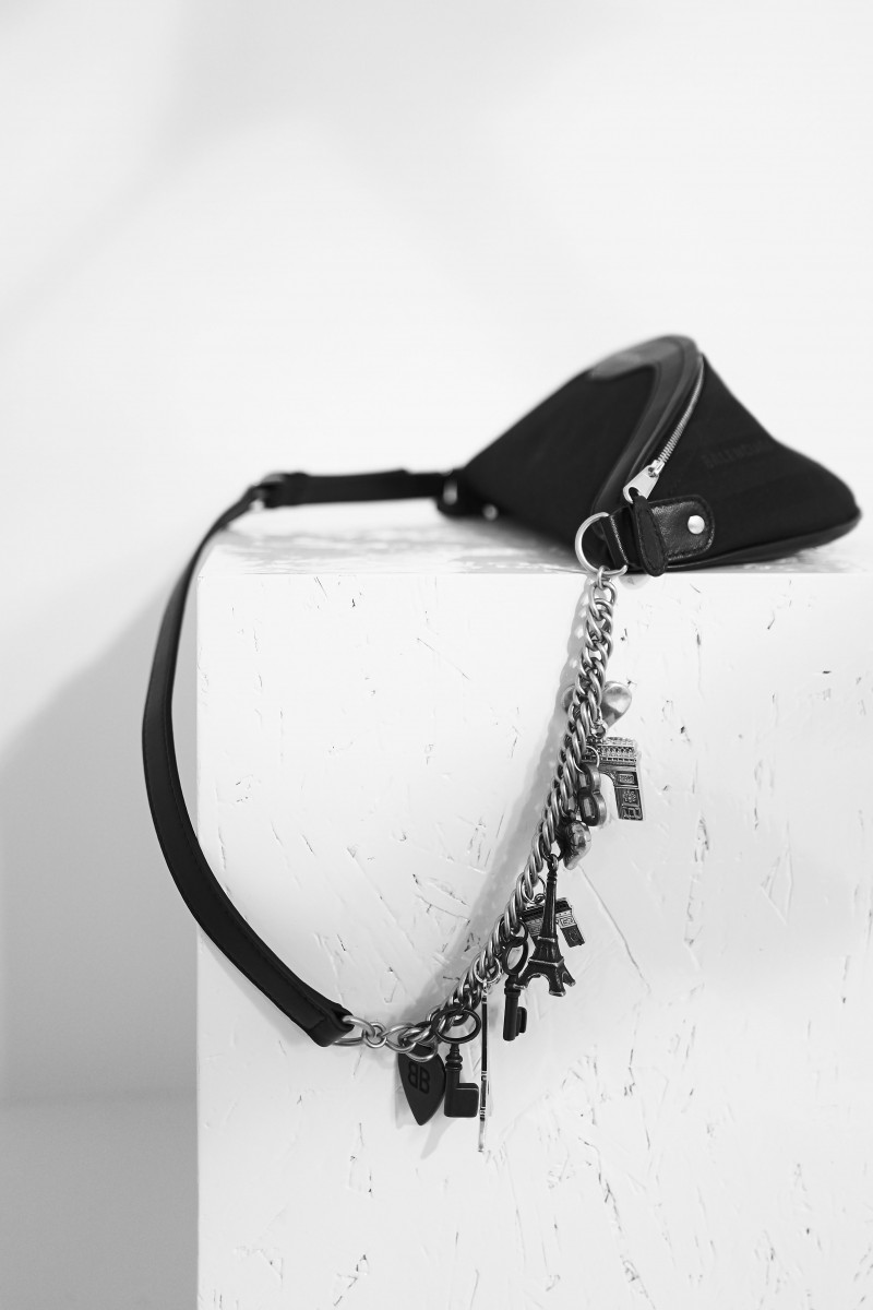 Tasche mit Souvernir-Charms Schwarz