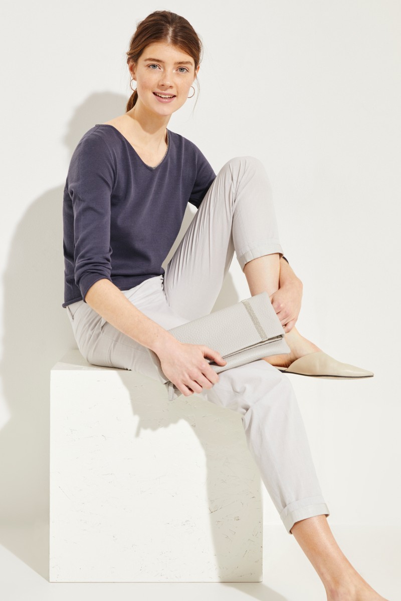 Leder-Clutch mit Perlenverzierung Grau