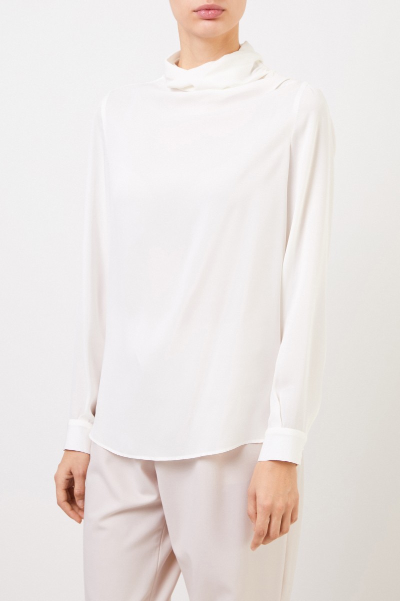 Fabiana Filippi Seidenbluse mit Turtleneck Crèmeweiß