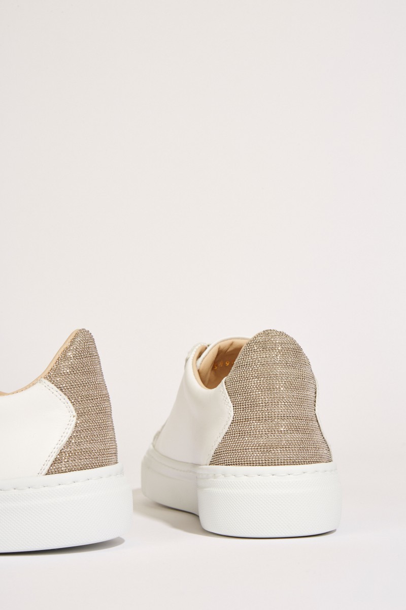 Leder-Sneaker mit Perlenverzierung Weiß