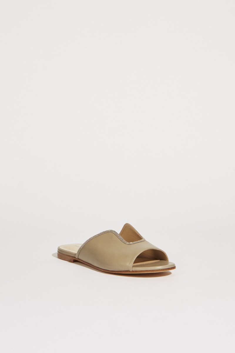 Leder-Sandale mit Perlenverzierung Taupe