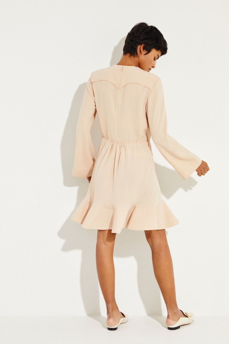 Kleid mit ausgestelltem Saum Beige