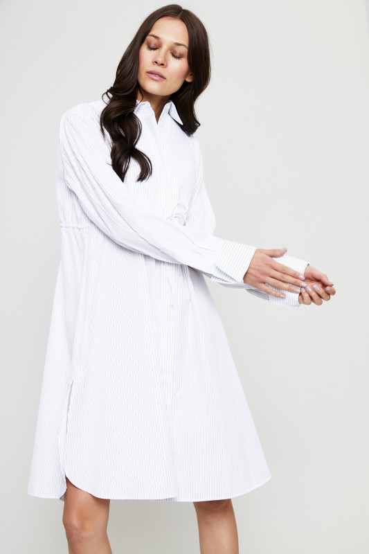 Gestreiftes Hemdblusenkleid mit Bindeelement Weiß
