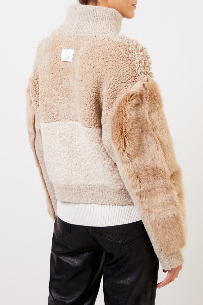 Kurze Faux Fur Jacke mit Detail Camel