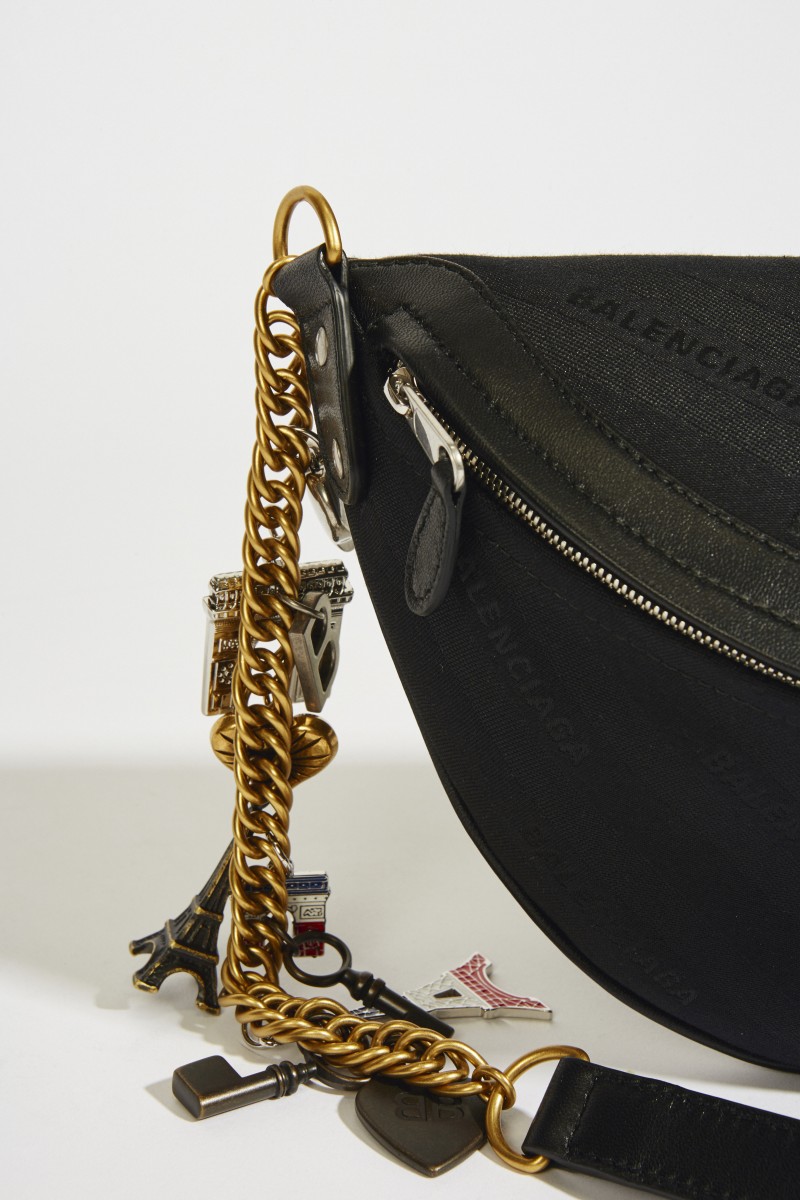 Tasche mit Souvernir-Charms Schwarz