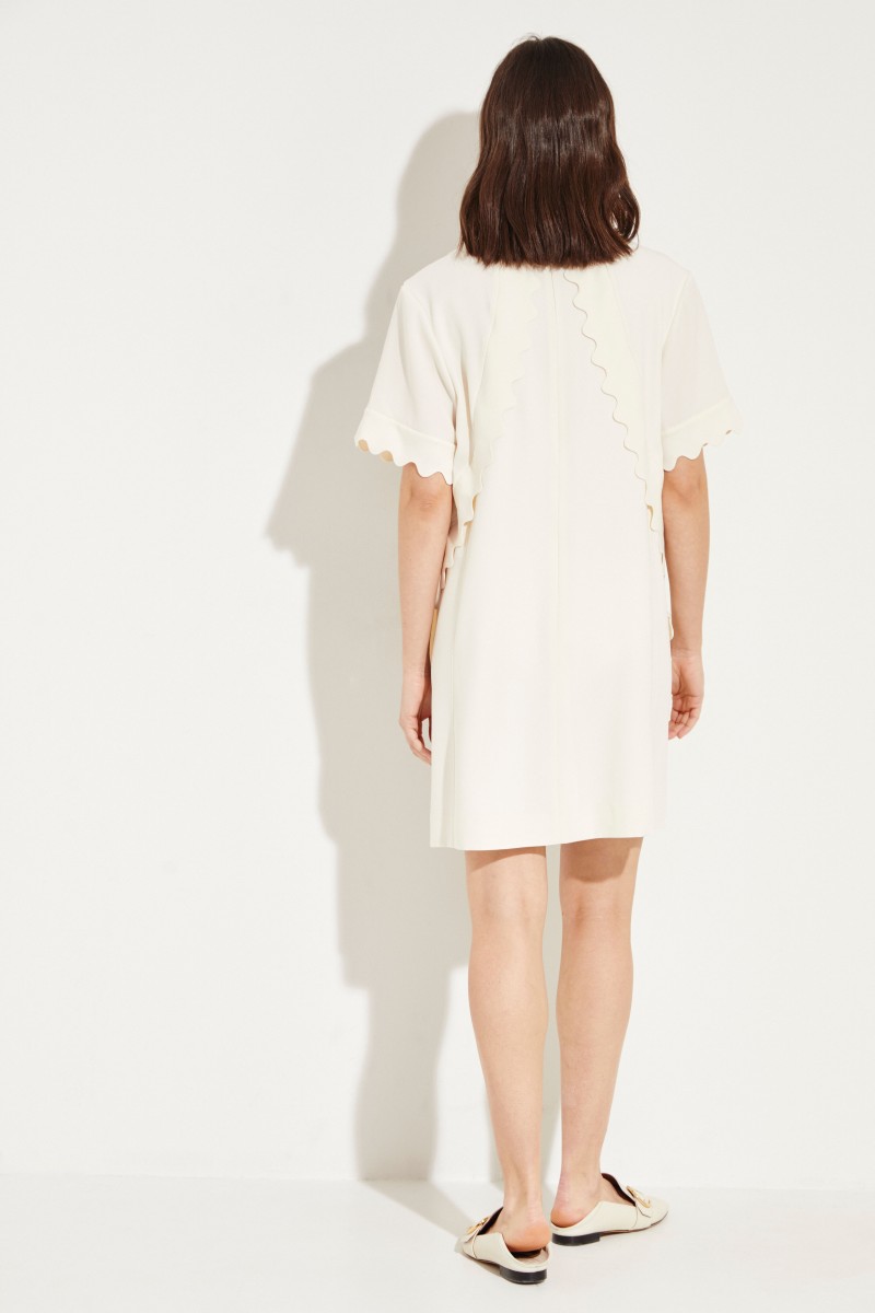 Kurzes Kleid mit Muschelsaumkanten Buttercream