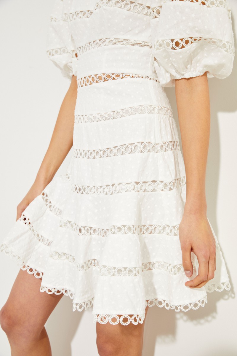 Mini-Kleid mit Volantsaum Crèmeweiß